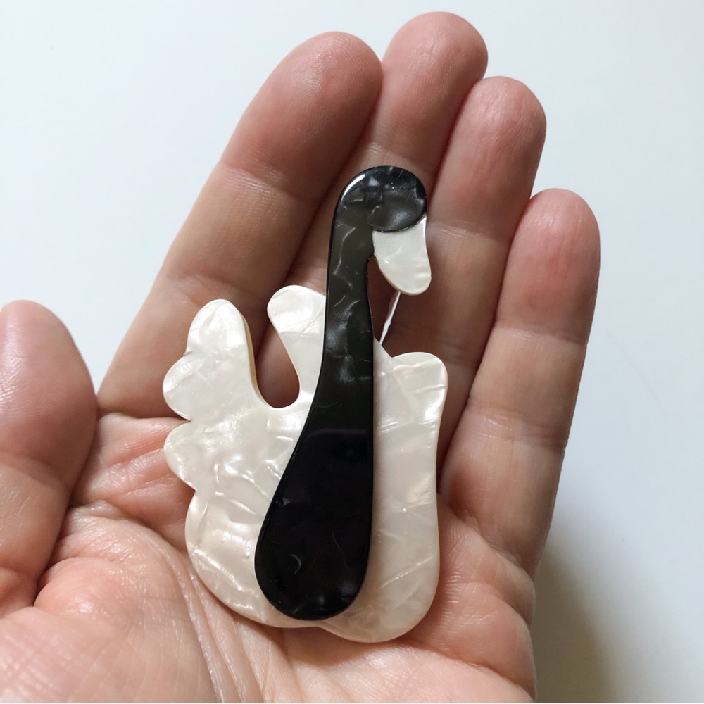 Vintage Lea Stein Paris black & white figural swan brooch pin repaired? - Picture 11 of 11